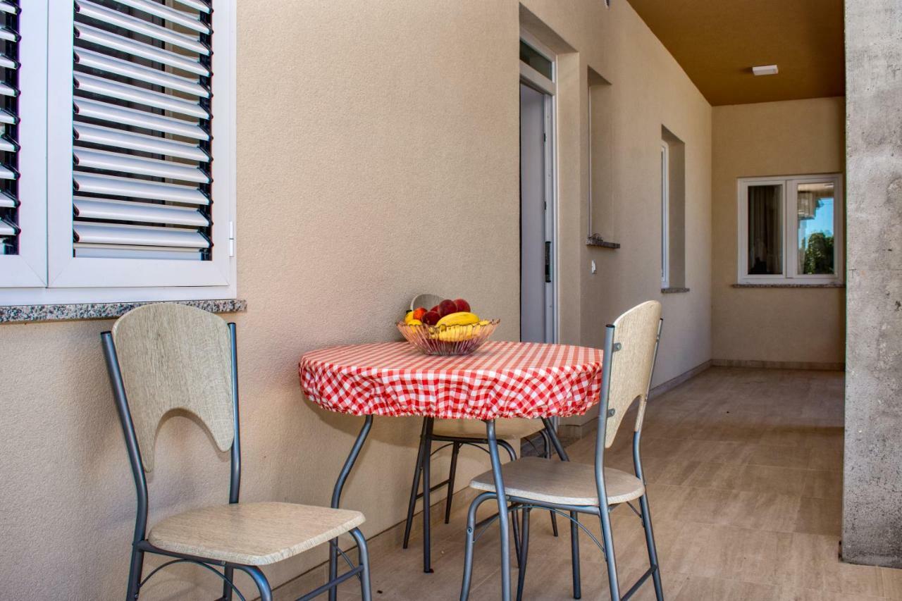 Apartman Ante Sukošan Buitenkant foto